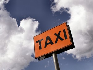 "Бомбилы" и легальные таксисты Тюмени - разные ниши в обслуживании потребителя