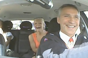 Премьер Норвегии Йенс Столтенберг тайно работал водителем такси