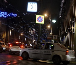 С февраля 2014 года московским такси разрешат стоять под запрещающими знаками