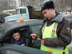 Свердловские и новосибирские гаишники пачками отправляют машины бомбил на штрафстоянку