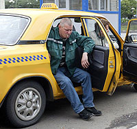 Луганские таксисты потеряли около 30% клиентуры