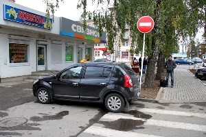 В Алексине выявляли таксистов-нарушителей правил паркинга