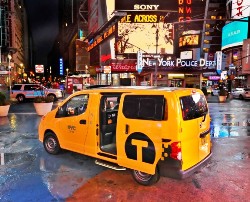 Нью-Йорк обновляет свой автопарк такси на Nissan NV200 и беспилотные гибридные авто Google